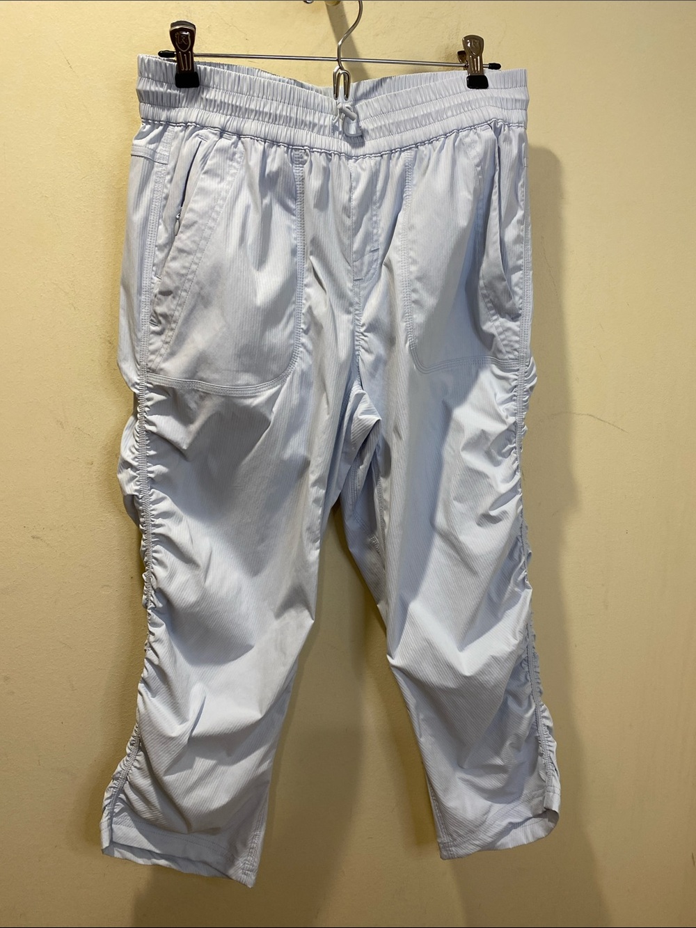 We Wander Women's Rush Drawnstrig Athletic Capri pants size M